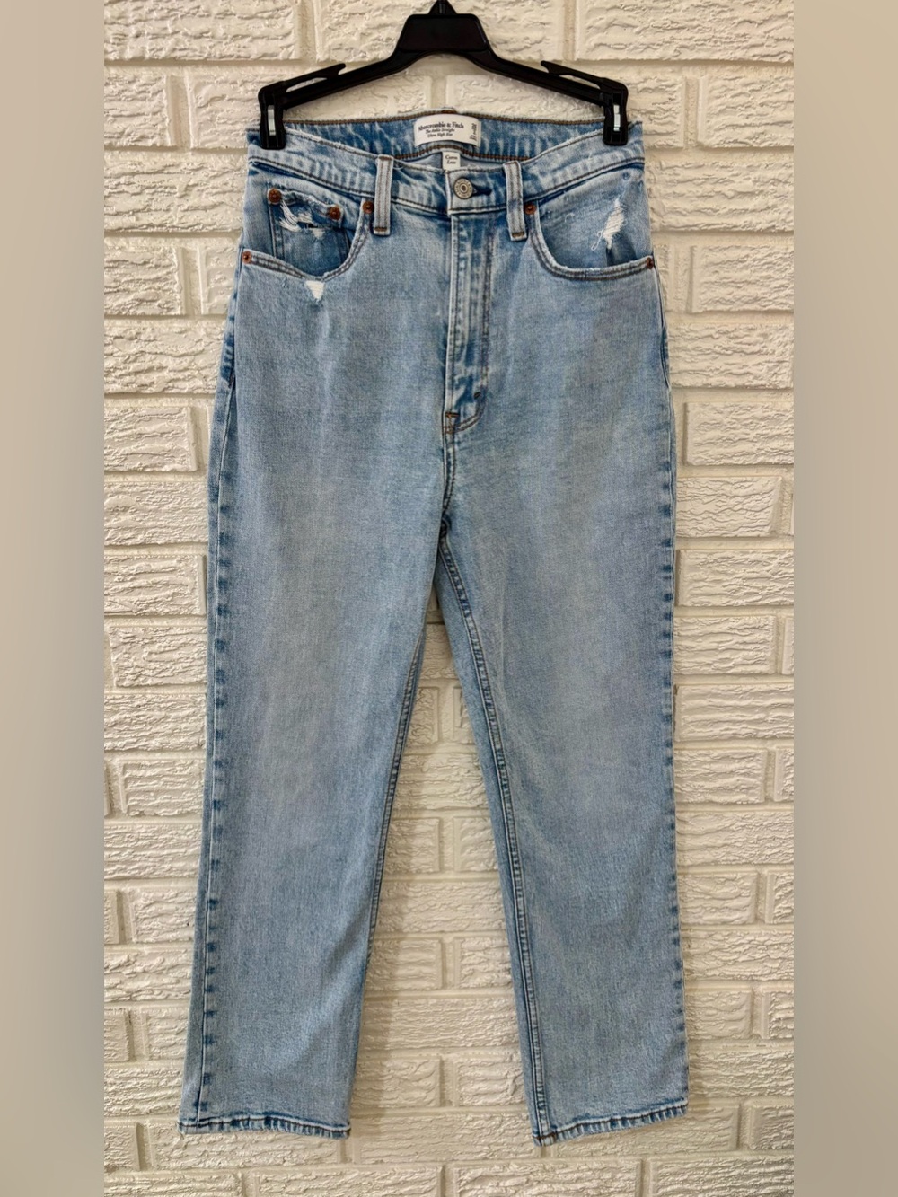 Abercrombie & Fitch Curve Love Ultra High Rise Ankle Straight Light Wash 2/26